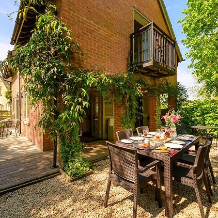 Cosy Cotswold Lodge By Your Home Here - Summer Sale For 3 Plus Nights - Ideal For Families With Log-Burner, Spa, Private Parking And Heated Swimming Pools Ashton Keynes Eksteriør billede