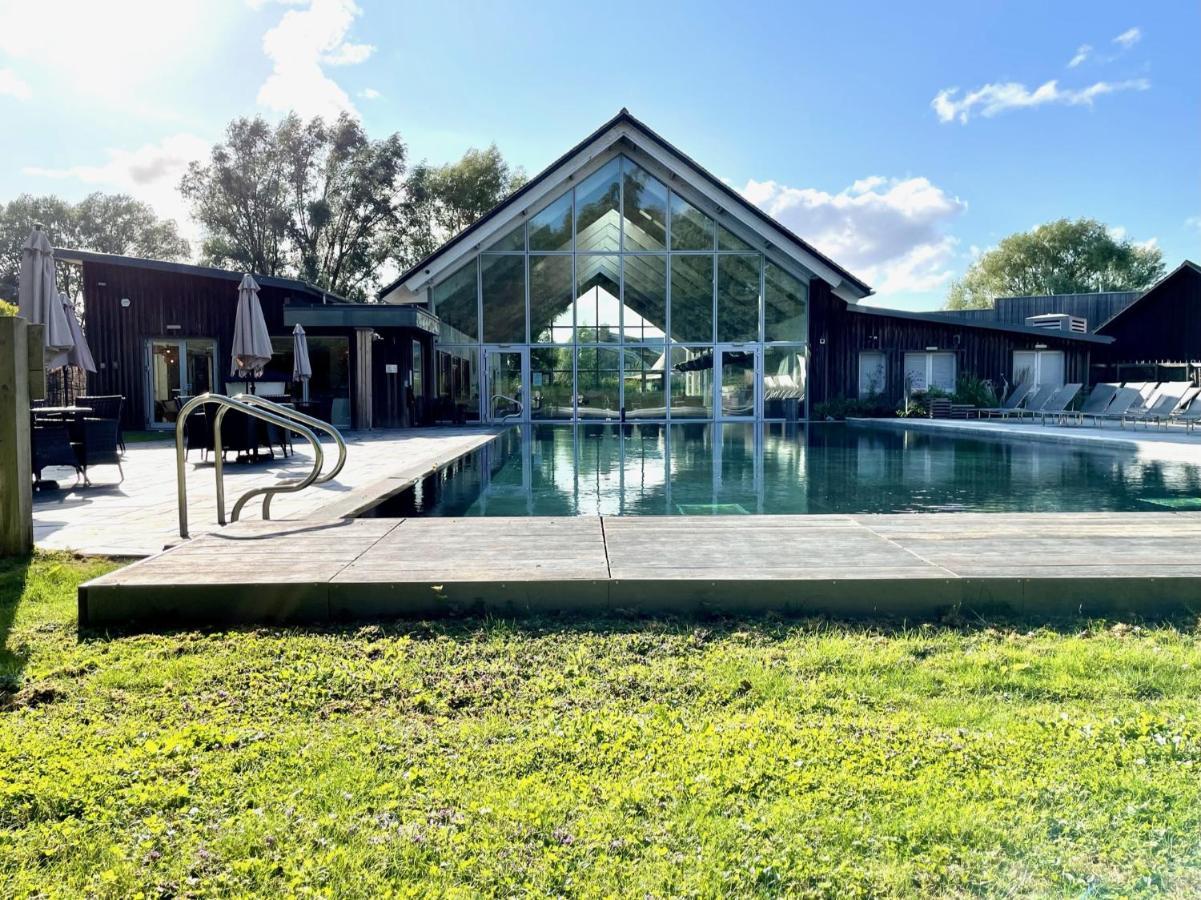 Cosy Cotswold Lodge By Your Home Here - Summer Sale For 3 Plus Nights - Ideal For Families With Log-Burner, Spa, Private Parking And Heated Swimming Pools Ashton Keynes Eksteriør billede