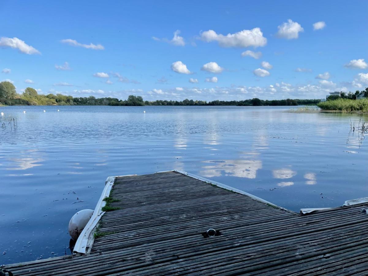 Cosy Cotswold Lodge By Your Home Here - Summer Sale For 3 Plus Nights - Ideal For Families With Log-Burner, Spa, Private Parking And Heated Swimming Pools Ashton Keynes Eksteriør billede