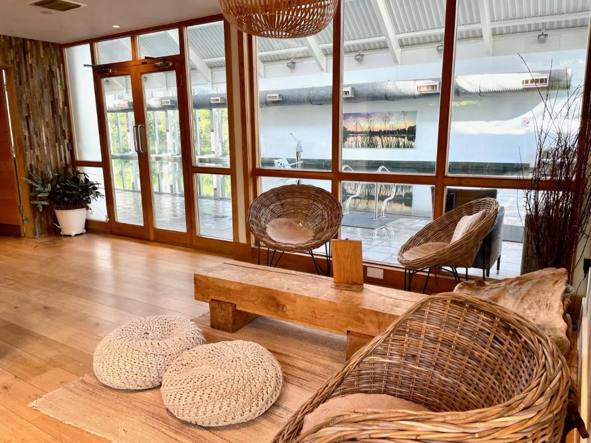 Cosy Cotswold Lodge By Your Home Here - Summer Sale For 3 Plus Nights - Ideal For Families With Log-Burner, Spa, Private Parking And Heated Swimming Pools Ashton Keynes Eksteriør billede