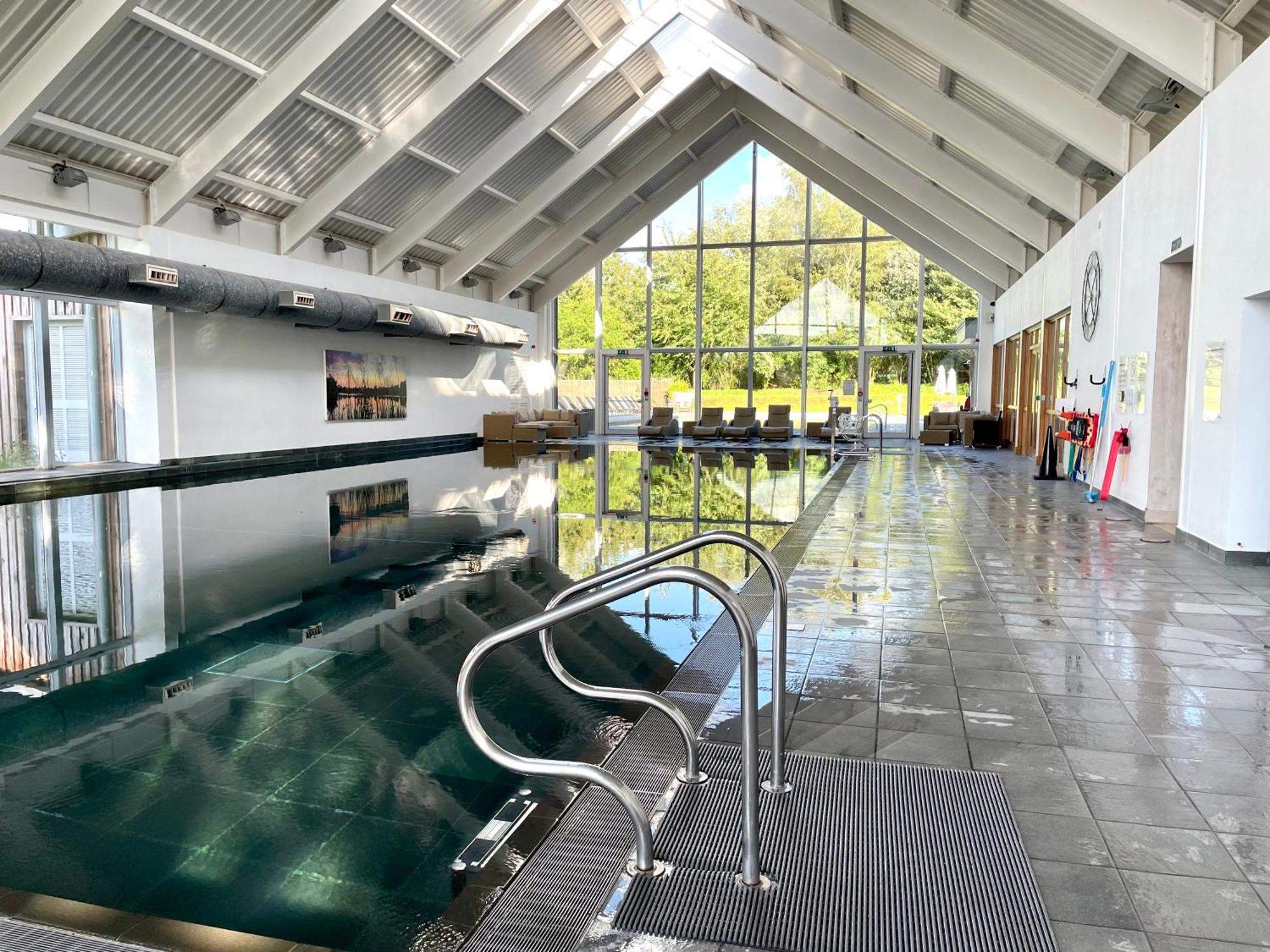 Cosy Cotswold Lodge By Your Home Here - Summer Sale For 3 Plus Nights - Ideal For Families With Log-Burner, Spa, Private Parking And Heated Swimming Pools Ashton Keynes Eksteriør billede