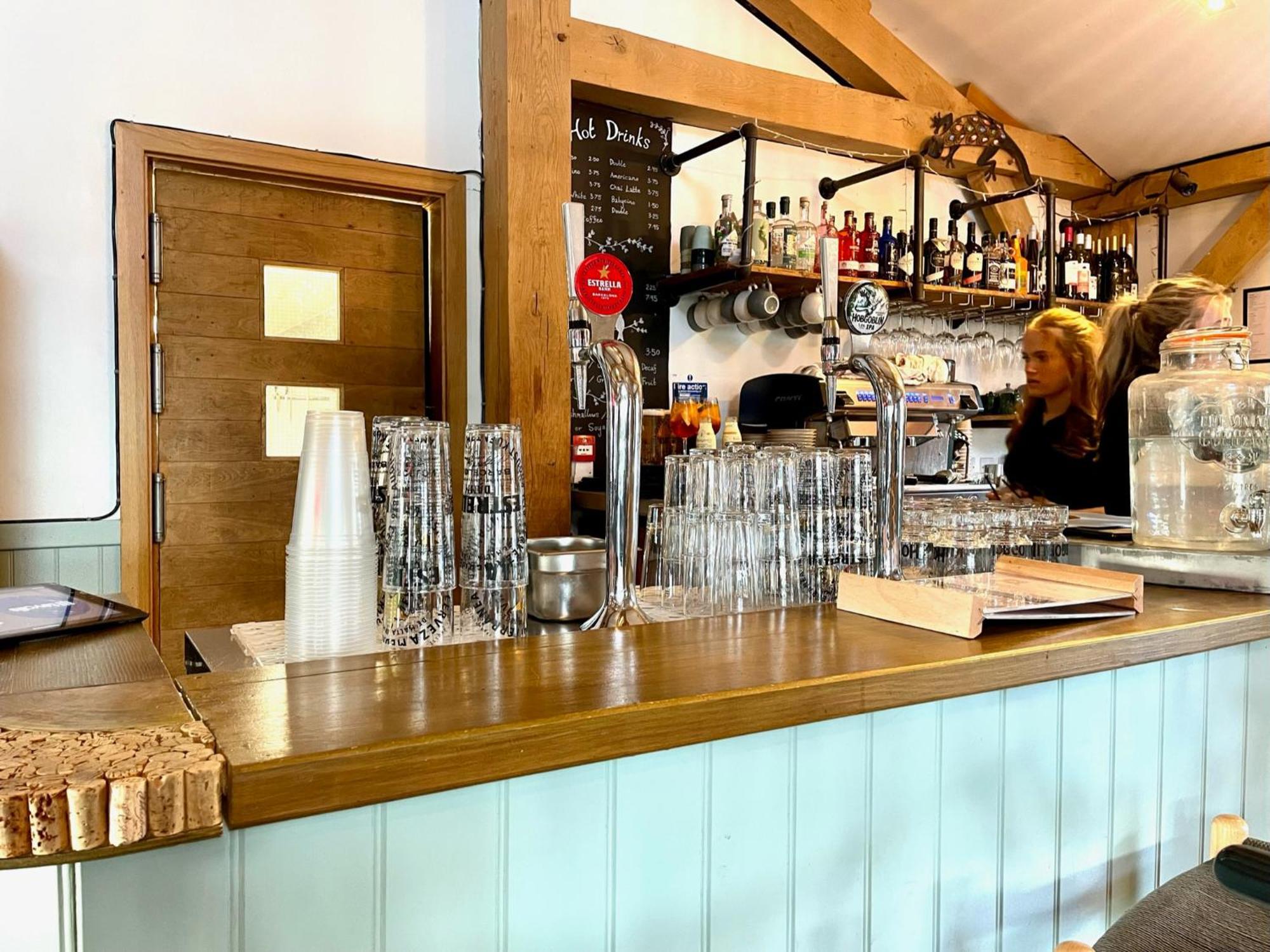 Cosy Cotswold Lodge By Your Home Here - Summer Sale For 3 Plus Nights - Ideal For Families With Log-Burner, Spa, Private Parking And Heated Swimming Pools Ashton Keynes Eksteriør billede