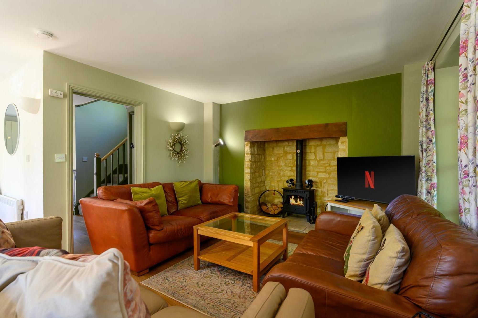 Cosy Cotswold Lodge By Your Home Here - Summer Sale For 3 Plus Nights - Ideal For Families With Log-Burner, Spa, Private Parking And Heated Swimming Pools Ashton Keynes Eksteriør billede