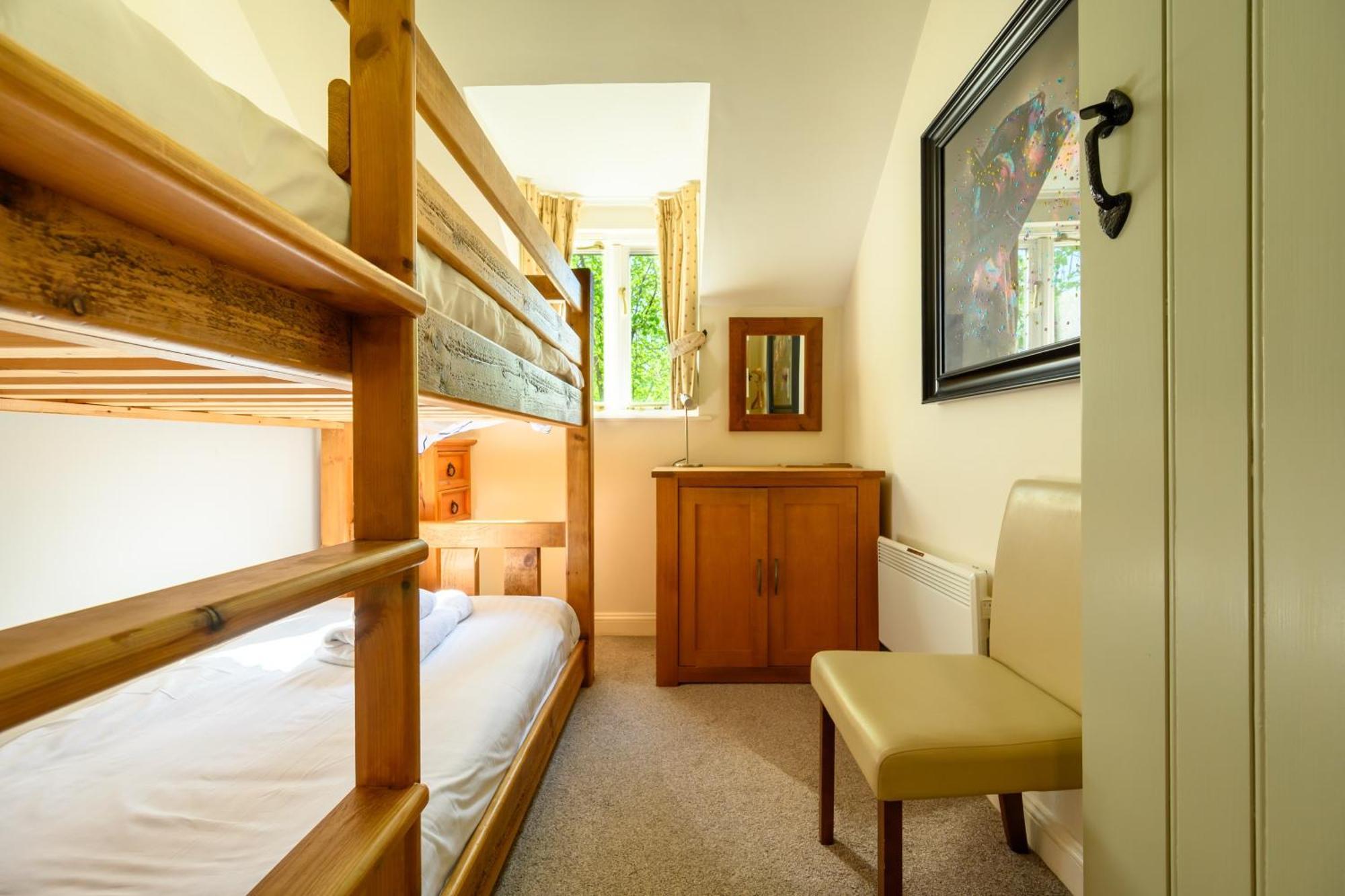 Cosy Cotswold Lodge By Your Home Here - Summer Sale For 3 Plus Nights - Ideal For Families With Log-Burner, Spa, Private Parking And Heated Swimming Pools Ashton Keynes Eksteriør billede