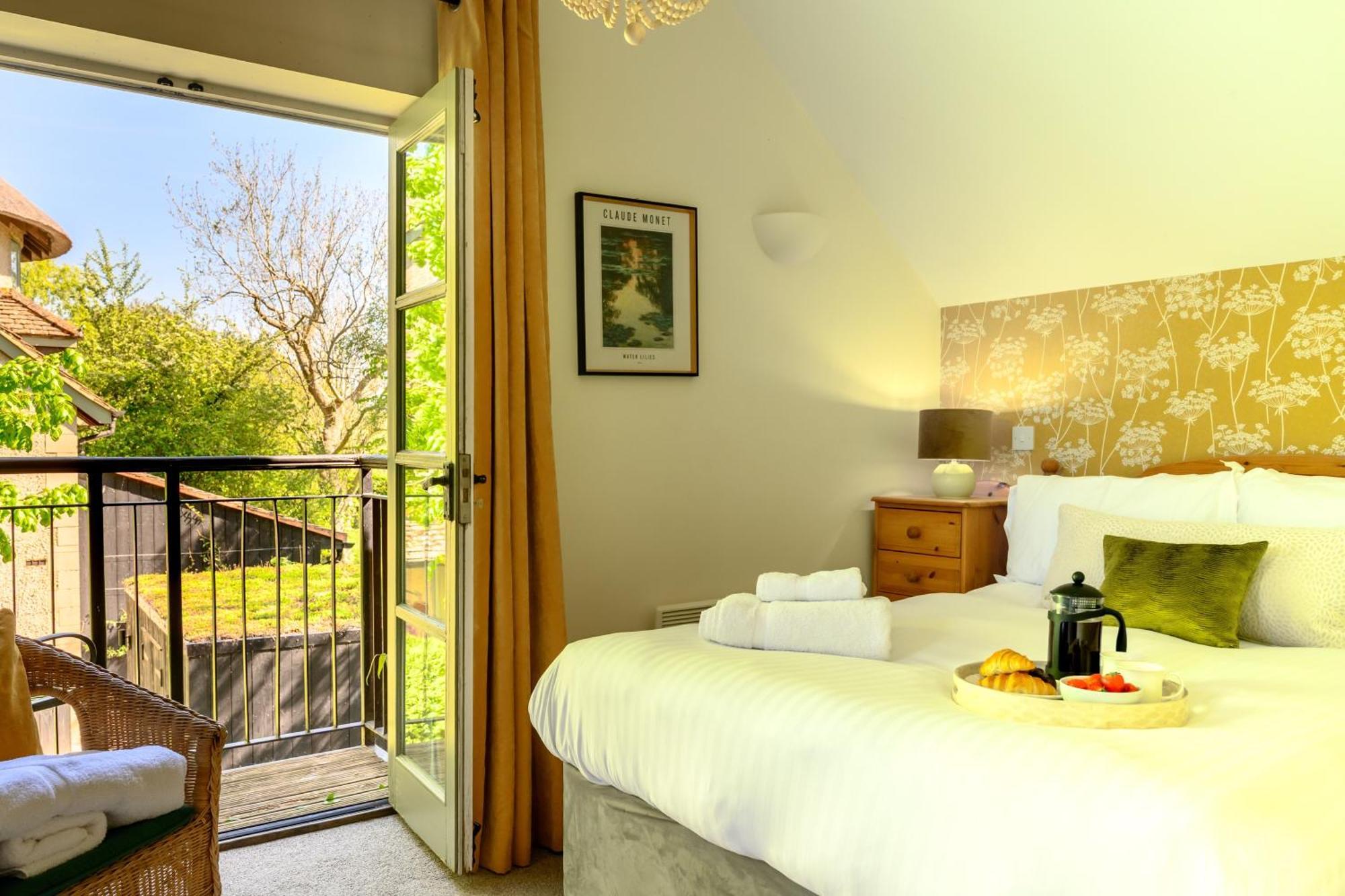 Cosy Cotswold Lodge By Your Home Here - Summer Sale For 3 Plus Nights - Ideal For Families With Log-Burner, Spa, Private Parking And Heated Swimming Pools Ashton Keynes Eksteriør billede
